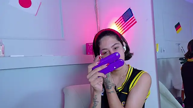 ZoeyPetit online show from 07-16-26, 02:01