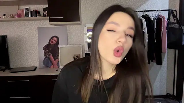 FlorSmalling online show from 04-29-26, 07:56