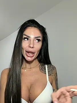 RaquelleXO online show from 05-17-26, 09:49