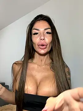 RaquelleXO online show from 06-16-26, 09:23