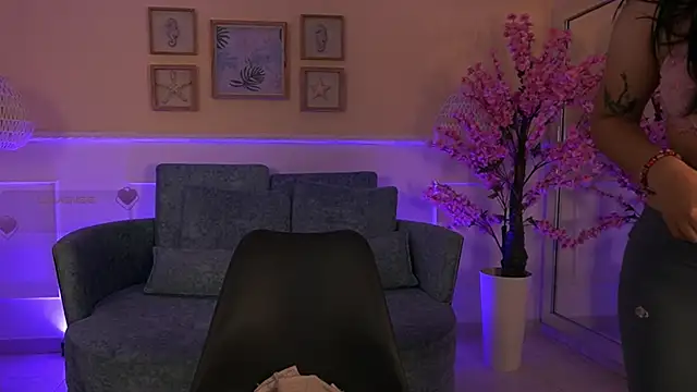 VioletJoness  online show from 06-05-26, 11:38
