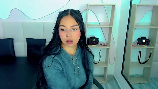 GiannaHott online show from 04-30-26, 12:00