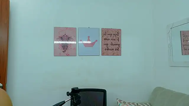 Zoe rousse01 online show from 05-16-26, 07:45