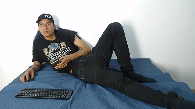 Snapshot of cameronsilverman chatting on 04-29-26, 08:59 cameronsilverman online show from 04-29-26, 08:59