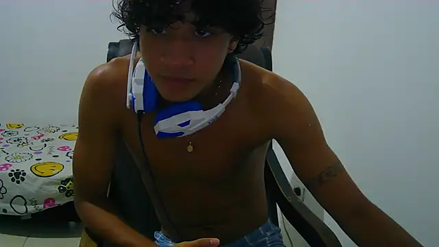 Snapshot of Hansel_take chatting on 05-04-26, 06:48 Hansel take online show from 05-04-26, 06:48