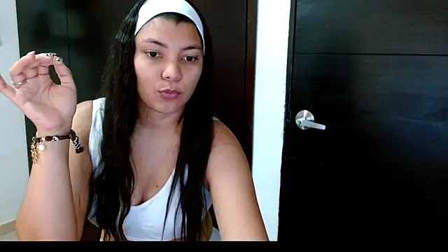 Snapshot of KarlaLoving chatting on 06-06-26, 05:50 KarlaLoving online show from 06-06-26, 05:50