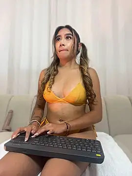 Snapshot of Yulieth_x chatting on 06-13-26, 01:53 Yulieth x online show from 06-13-26, 01:53