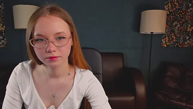 FloraLarsson online show from 05-02-26, 03:44