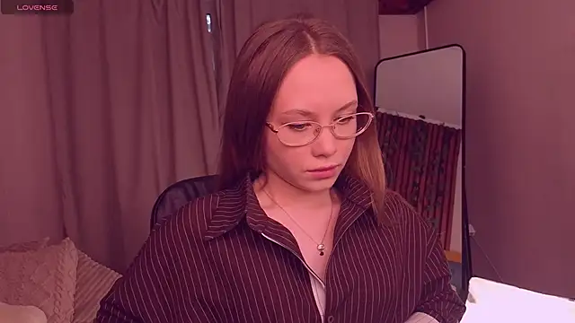 FloraLarsson online show from 05-04-26, 10:22