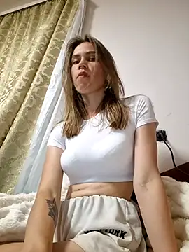 Snapshot of Lisahoppii chatting on 05-21-26, 06:04 Lisahoppii online show from 05-21-26, 06:04