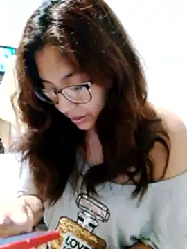 Snapshot of Grace_Moon04 chatting on 06-16-26, 08:06 Grace Moon04 online show from 06-16-26, 08:06