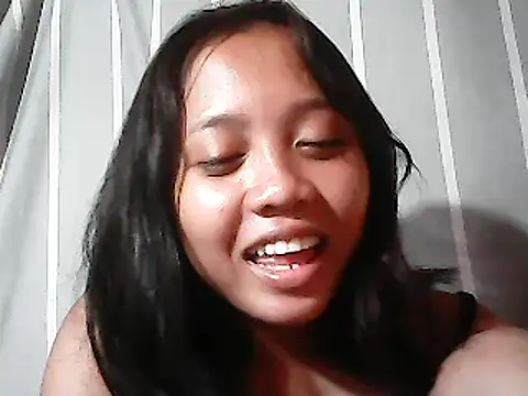 Snapshot of Yours_AsianPinayGirl18 chatting on 06-11-26, 12:43 Yours AsianPinayGirl18 online show from 06-11-26, 12:43