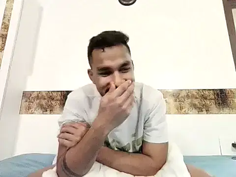 Snapshot of Desihotboy990 chatting on 06-24-26, 01:43 Desihotboy990 online show from 06-24-26, 01:43