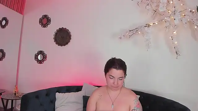 AngeliqueBoyer   online show from 07-07-26, 07:23