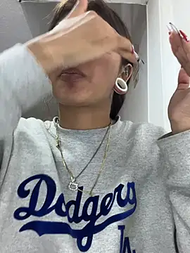 Noa lau online show from 07-25-26, 03:59