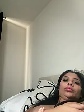Snapshot of Miss_juicybabes chatting on 05-16-26, 08:00 Miss juicybabes online show from 05-16-26, 08:00