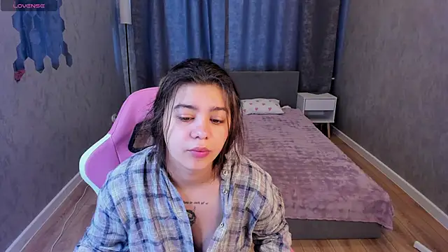 Trisha Moore online show from 08-04-26, 01:20