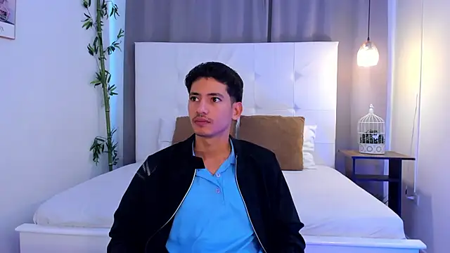 Snapshot of Alejo-and-Thiago chatting on 07-20-26, 01:24 Alejo-and-Thiago online show from 07-20-26, 01:24
