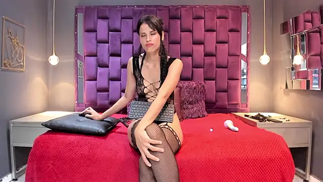 AlesiaLara online show from 06-01-26, 07:15