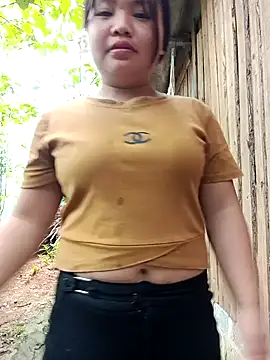 Snapshot of Lily_Henry chatting on 05-21-26, 03:02 Lily Henry online show from 05-21-26, 03:02