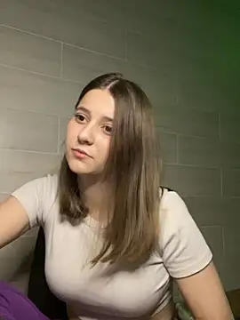 Snapshot of Blossom_Emily chatting on 05-14-26, 06:04 Blossom Emily online show from 05-14-26, 06:04