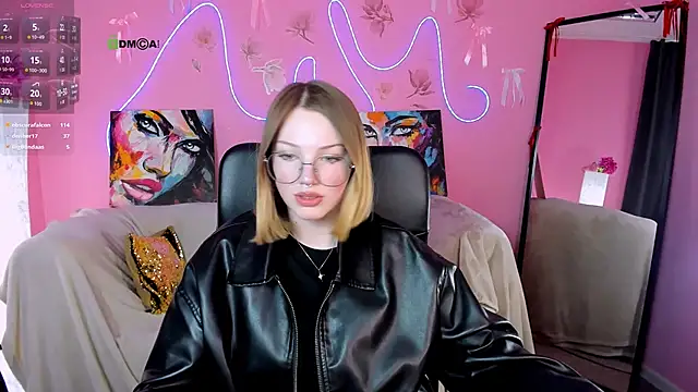 Snapshot of gia_lee_ chatting on 05-12-26, 12:35 gia lee online show from 05-12-26, 12:35