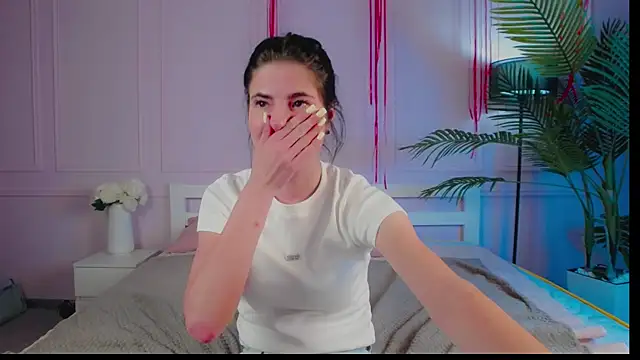 Snapshot of Emily_xoo chatting on 05-27-26, 01:57 Emily xoo online show from 05-27-26, 01:57