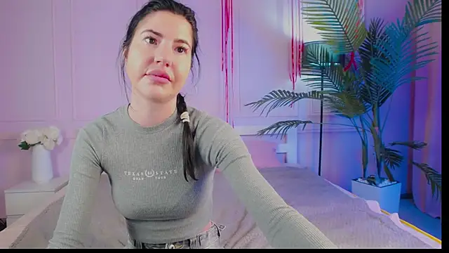 Snapshot of Emily_xoo chatting on 05-29-26, 08:18 Emily xoo online show from 05-29-26, 08:18