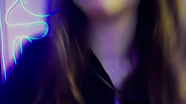 Snapshot of evvaavve chatting on 07-03-26, 01:23 evvaavve online show from 07-03-26, 01:23