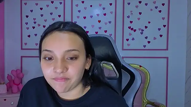 Snapshot of lia_harper_t chatting on 05-15-26, 02:51 lia harper t online show from 05-15-26, 02:51