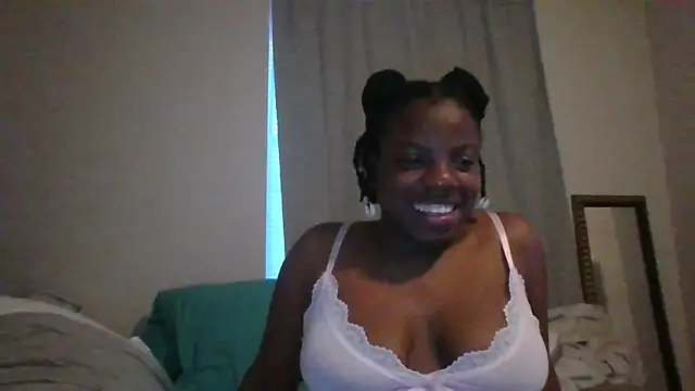Snapshot of princesselizabeth chatting on 05-17-26, 12:08 princesselizabeth online show from 05-17-26, 12:08