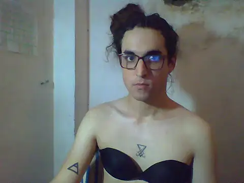 Snapshot of LaCuerva chatting on 05-13-26, 08:06 LaCuerva online show from 05-13-26, 08:06