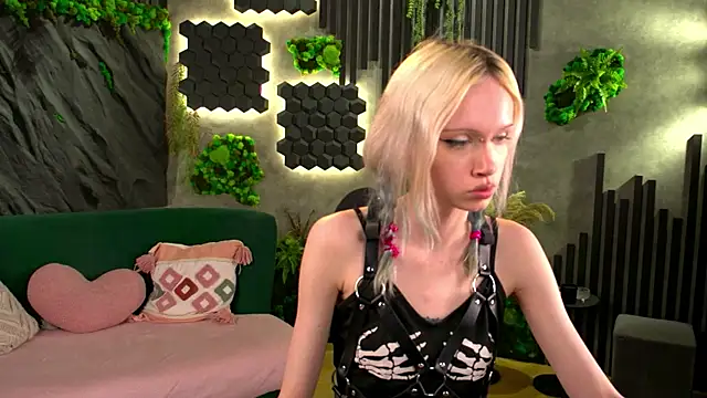 Snapshot of shishka_angel chatting on 05-22-26, 06:20 shishka angel online show from 05-22-26, 06:20