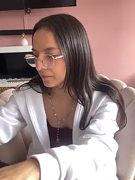 LucyPink  online show from 05-05-26, 06:49