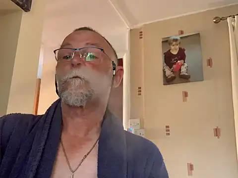 Moonraker64 online show from 07-10-26, 05:56