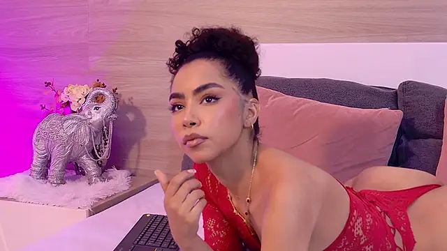 Snapshot of TamaraMontiel chatting on 05-11-26, 02:45 TamaraMontiel online show from 05-11-26, 02:45