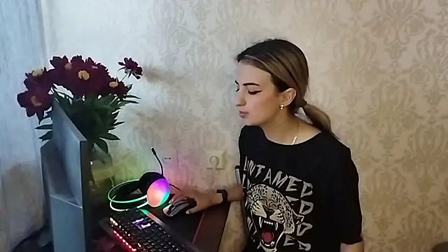 Snapshot of By_Mira chatting on 05-31-26, 02:46 By Mira online show from 05-31-26, 02:46