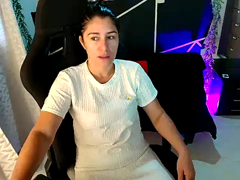 Snapshot of LUCYMILF_SEXY chatting on 05-06-26, 11:59 LUCYMILF SEXY online show from 05-06-26, 11:59