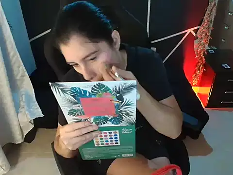 Snapshot of LUCYMILF_SEXY chatting on 05-10-26, 01:38 LUCYMILF SEXY online show from 05-10-26, 01:38