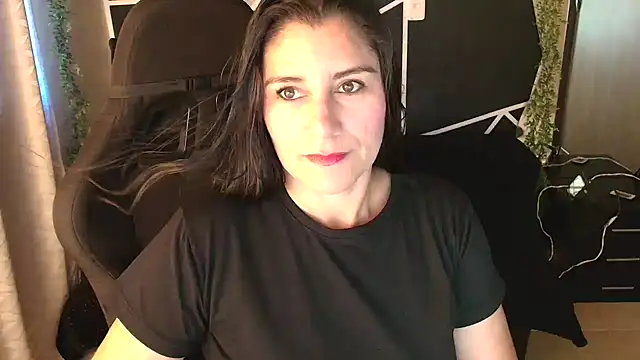 Snapshot of LUCYMILF_SEXY chatting on 05-18-26, 05:52 LUCYMILF SEXY online show from 05-18-26, 05:52