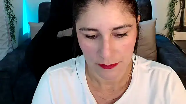 Snapshot of LUCYMILF_SEXY chatting on 06-06-26, 04:01 LUCYMILF SEXY online show from 06-06-26, 04:01