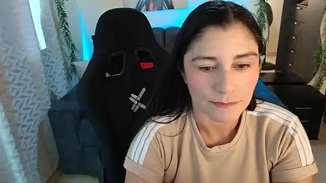 Snapshot of LUCYMILF_SEXY chatting on 06-09-26, 05:57 LUCYMILF SEXY online show from 06-09-26, 05:57
