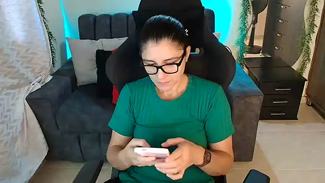 Snapshot of LUCYMILF_SEXY chatting on 07-05-26, 03:08 LUCYMILF SEXY online show from 07-05-26, 03:08