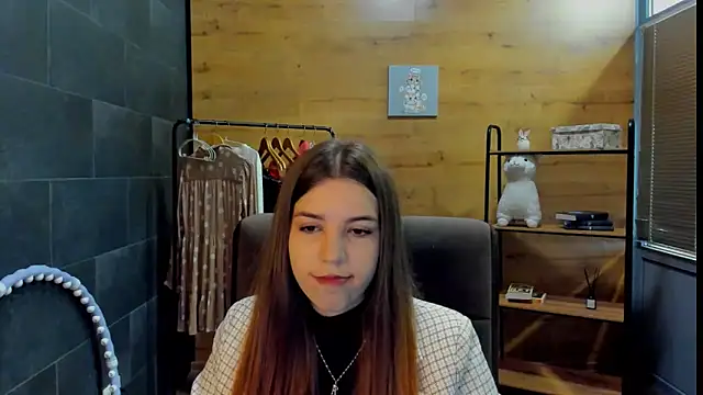 RuthhCox online show from 05-18-26, 09:37