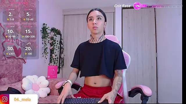 Snapshot of naomi_femme chatting on 06-06-26, 11:15 naomi femme online show from 06-06-26, 11:15