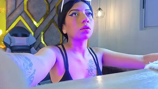 Snapshot of Ey_Im_simone_ chatting on 06-06-26, 12:10 Ey Im simone online show from 06-06-26, 12:10