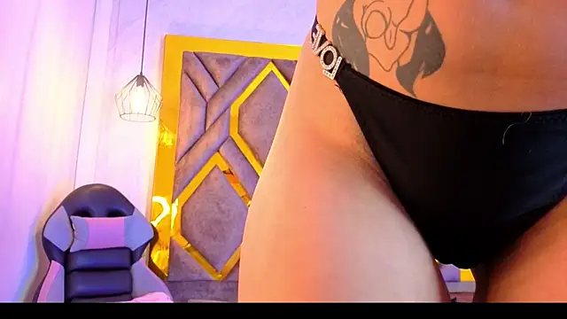 Snapshot of Ey_Im_simone_ chatting on 06-16-26, 06:32 Ey Im simone online show from 06-16-26, 06:32