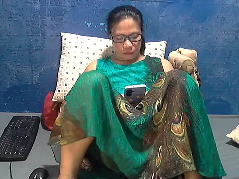 Snapshot of hotchilimom chatting on 05-21-26, 11:06 hotchilimom online show from 05-21-26, 11:06
