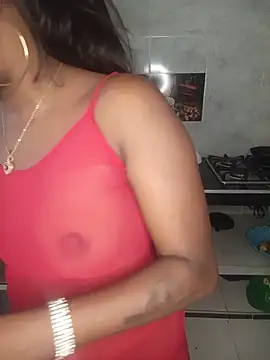 Snapshot of Rossiecameron_ chatting on 05-13-26, 02:47 Rossiecameron online show from 05-13-26, 02:47