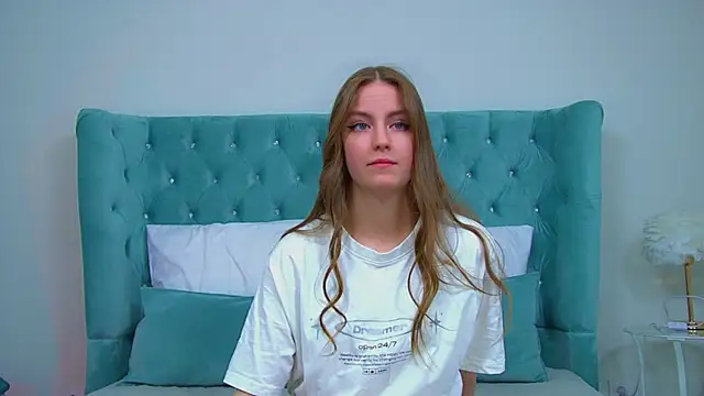 SofiaSarvains online show from 06-26-26, 07:07